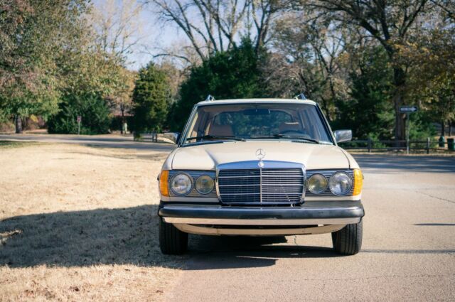 Ben's US import 1985 S123 300TD turbo wagon front auntie photo